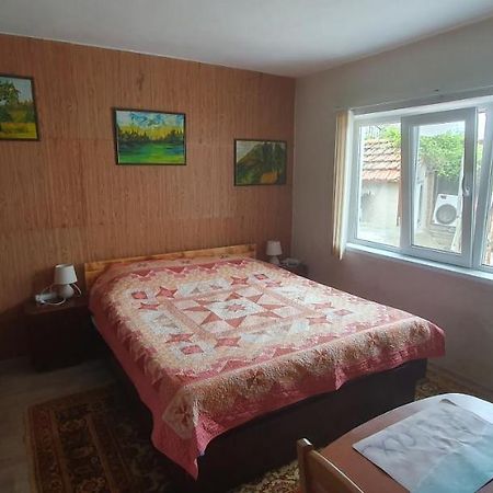 Стая За Гости "Ирина" Balchik Esterno foto