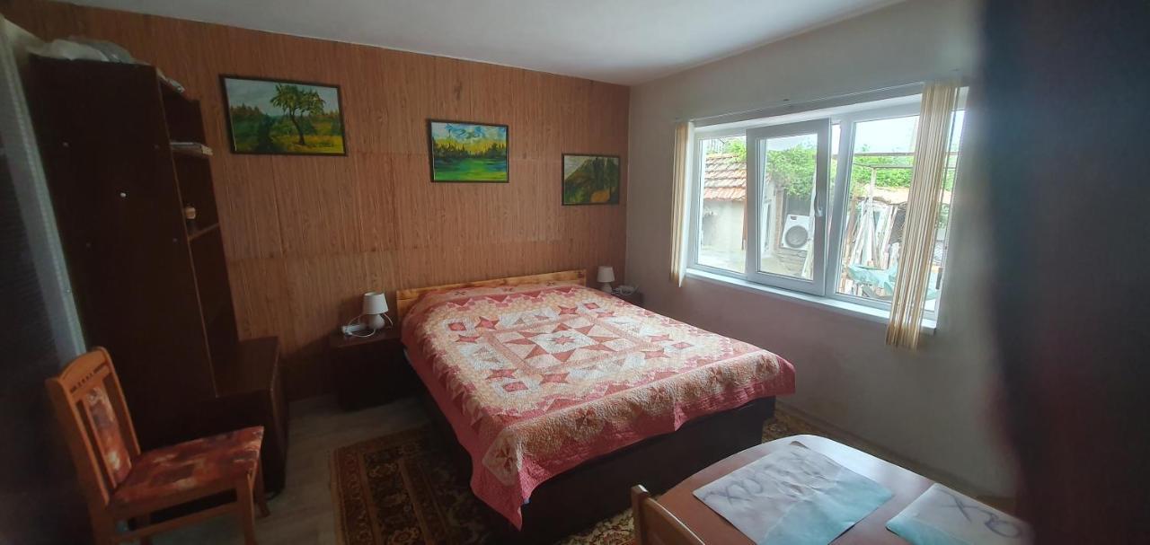 Стая За Гости "Ирина" Balchik Esterno foto