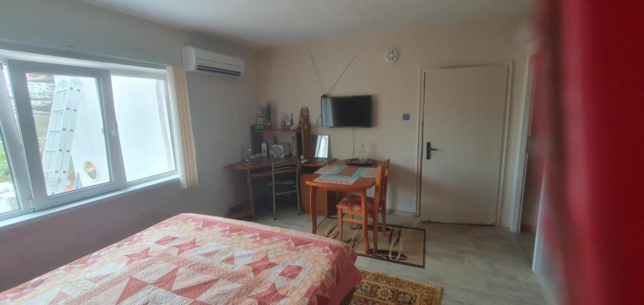 Стая За Гости "Ирина" Balchik Esterno foto